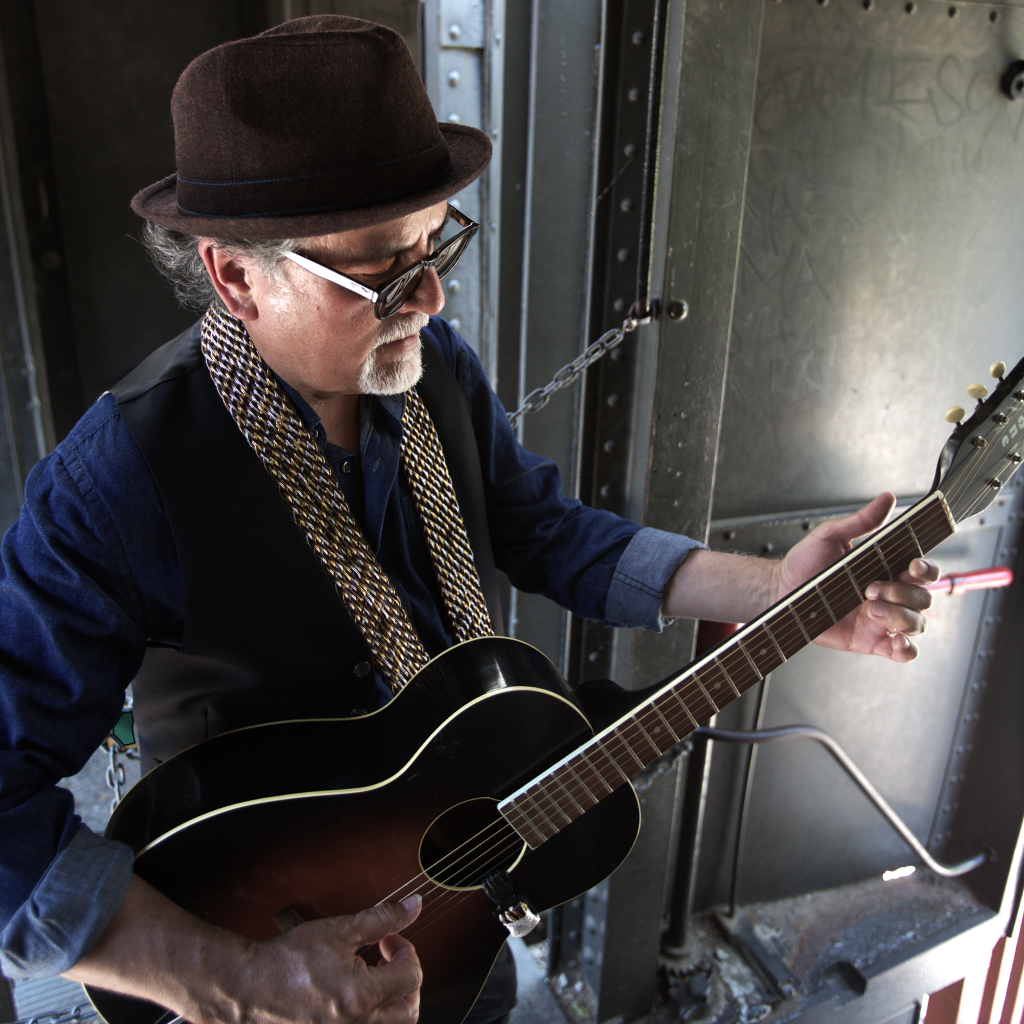 joey d solo acoustic sq